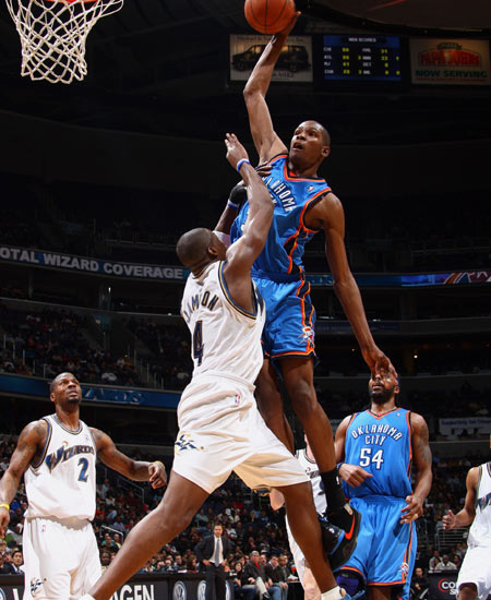 奥斯卡、约尼查助阵，怒放竞技场3V3街头足球赛玉溪站落幕（玉溪站收官：奥斯卡、约尼查助阵，怒放竞技场3V3街头足球赛圆满落幕）