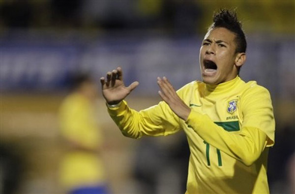 西班牙此前10次对阵乌拉圭5胜5平保持不败，打进16球丢8球（西班牙近10次对阵乌拉圭取得5胜5平不败战绩，共打入16球失8球）