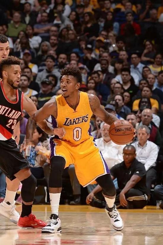 英超豪门对决即将上演（英超豪强巅峰对决在即）