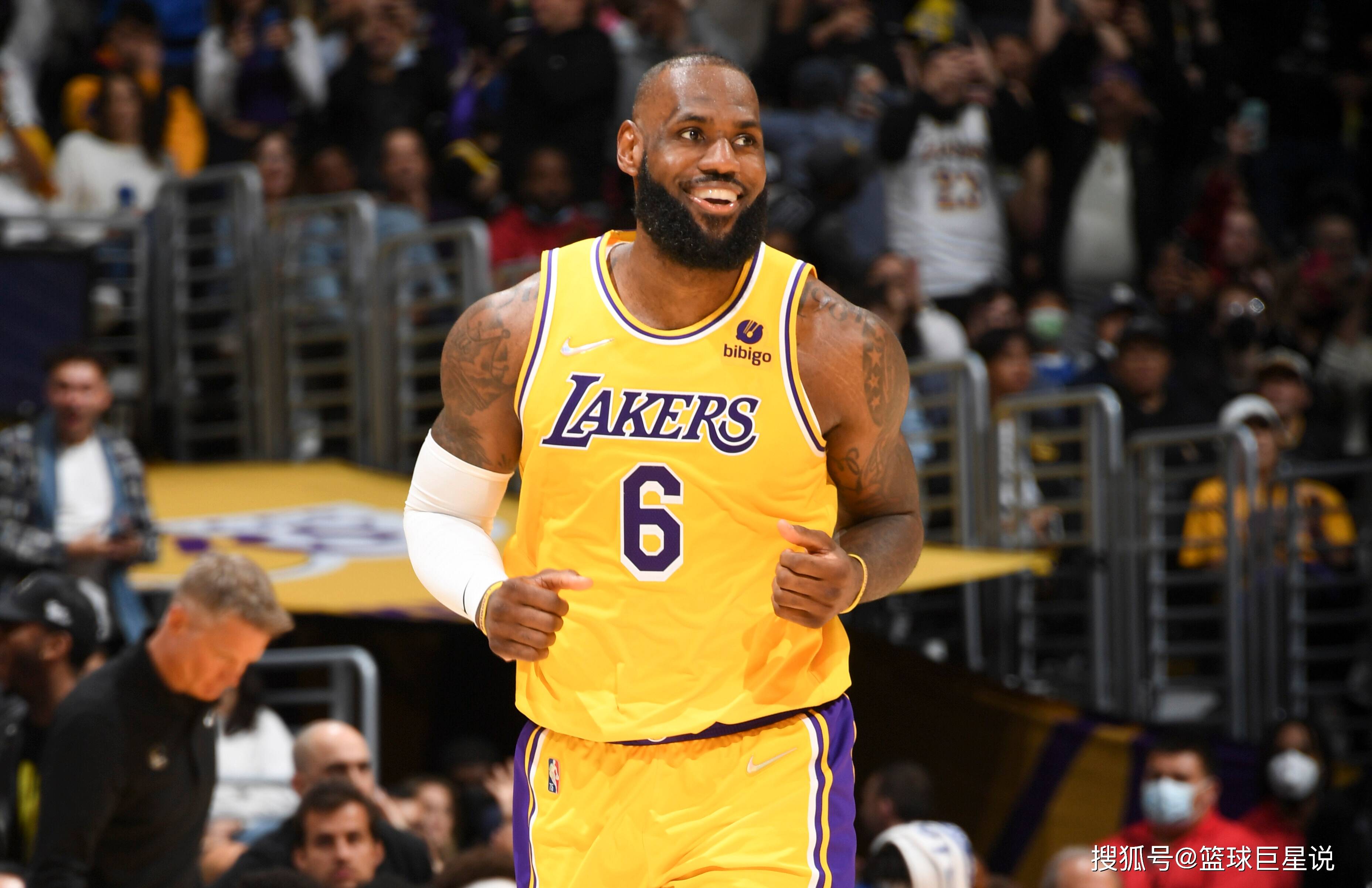 半场战报：那不勒斯1-0尤文，霍伊伦7分钟闪击，内雷斯助攻（半场快讯：那不勒斯1-0领先尤文，霍伊伦7分钟建功，内雷斯献助攻）