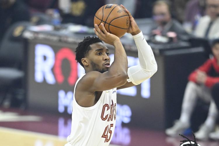 多点开花！尼克斯首发五虎狂砍98分，16分大胜猛龙（尼克斯首发五将齐发力轰98分，16分优势轻取猛龙）