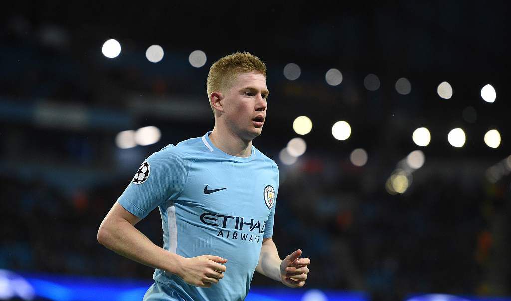 亚马尔父亲比赛中多次挑衅贝蒂斯球迷，最终被安保带走（亚马尔之父比赛期间反复挑衅贝蒂斯球迷，最终被安保请离场）