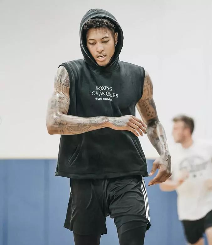 记者：本届世界杯将有半场球员和教练采访，赛前两天开发布会（记者透露：本届世界杯增设半场球员和教练采访，赛前两天举行发布会）